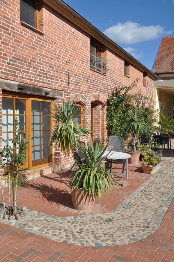 Claudia Gueldenpfennig Apartment *